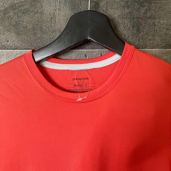 SOLD Patagonia Silkweight Crew Top Small - Picture 3 of 4